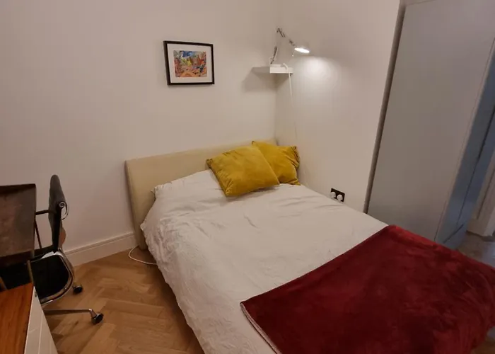 Bright Spacious Apartment In The Park