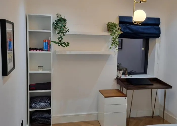 Bright Spacious Apartment In The Park